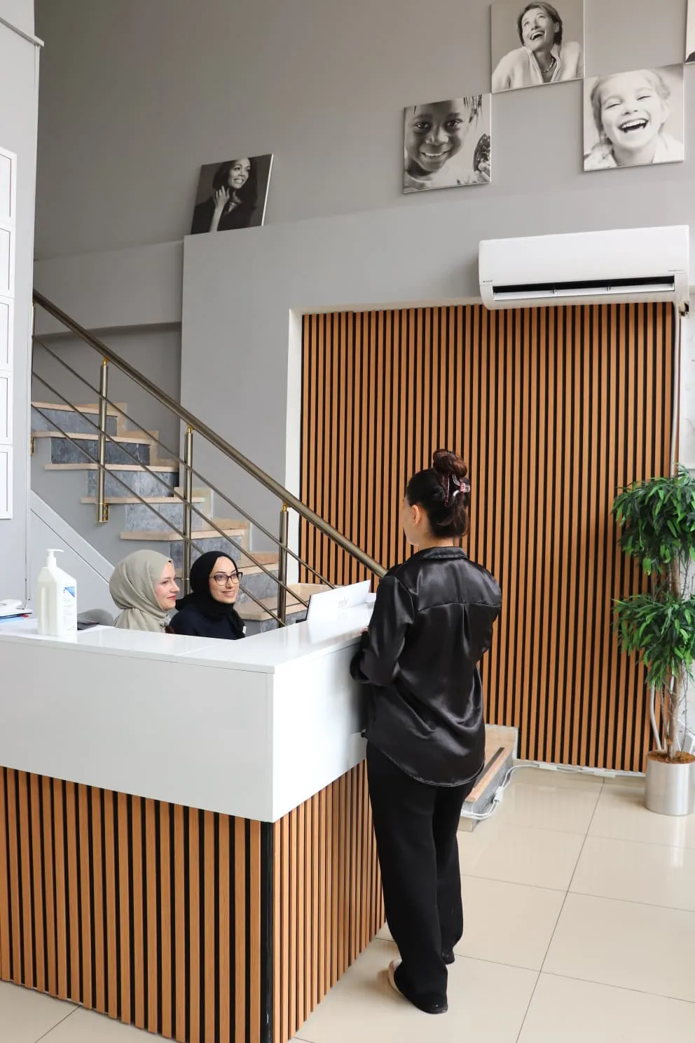 Tuzla Özel Kent Diş Kliniği resepsiyon ve hasta karşılama alanı